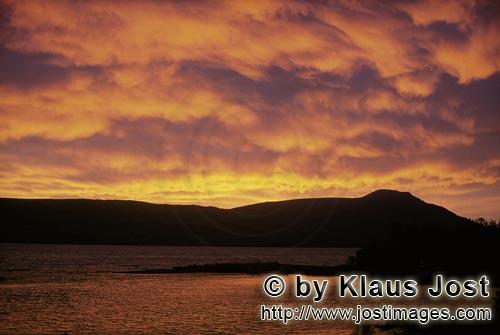 Naknek Lake/Katmai/Alaska        Vorboten eines Williwaw am Naknek Lake        Der flammende Himm