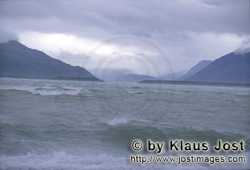 Naknek Lake/Katmai/Alaska        Sturm am Naknek Lake        Während eines Herbststurmes mit hoher 