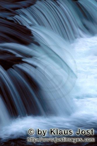 Brooks River Falls/Katmai/Alaska        Lachs Hindernis Brooks River Wasserfall        Malerisch wei