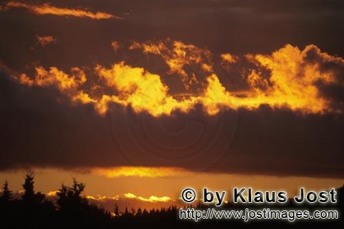 Naknek Lake/Katmai/Alaska        Ein Himmel voller Farben am Naknek Lake        Der flammende Him