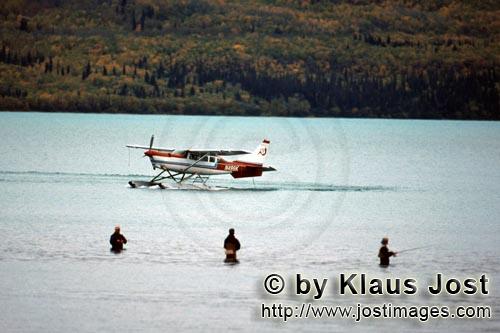 Wasserflugzeug/Buschflugzeug/Alaska        Buschflugzeug und Angler        Mit dem Buschflugzeug<