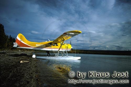 Wasserflugzeug/King Salmon         Wasserflugzeug am Brooks River        In der Regel fliegt man von
