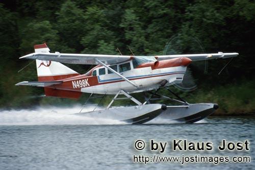 Wasserflugzeug/Buschflugzeug/Alaska        Wasserflugzeug beim Start        Mit dem Buschflugzeug
