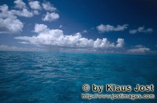Midway/Hawaiian Islands/USA        Gewitterwolken über dem Pazifik        1200 Meilen nordwestlich 