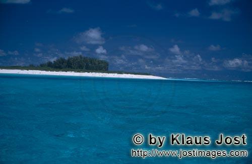 Midway/Hawaiian Islands/USA        Schneeweiser Strand, blauer Himmel und das Meer        1200 Meile