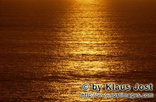 Walker Bay/Western Cape/South Africa        Sonnenuntergang ueber dem Meer        Die Walker Bay<