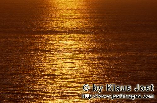 Walker Bay/Western Cape/Südafrika        Goldener Sonnenuntergang über dem Meer        Die Walk