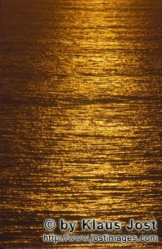Walker Bay/Western Cape/Südafrika        Wenn die Sonne im Meer versinkt        Die Walker Bay</