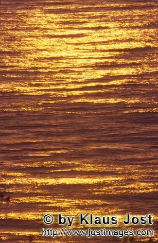 Walker Bay/Western Cape/South Africa        Farbiger Sonnenuntergang        Die Walker Bay is