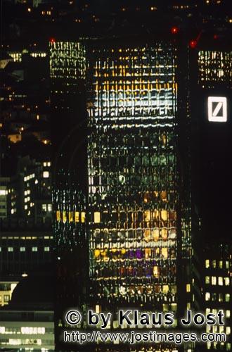 Frankfurt am Main/Deutschland        Deutsche Bank im Farbenrausch        "Soll und Haben" - 