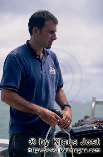 Pacific Harbour/Vitu Levu/Fiji        Dr. Juerg Brunnschweiler mit Empfänger         Dr. Juerg Brun