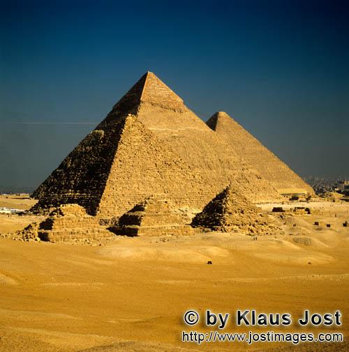 Pyramids Giza/Pyramiden Gizeh        Pyramiden Mykerinos, Chephren und Cheops         Im Vordergrund
