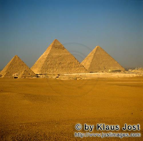 Pyramids Giza/Pyramiden Gizeh        Pyramiden von Gizeh: Links Mykerinos, in der Mitte Chephren und
