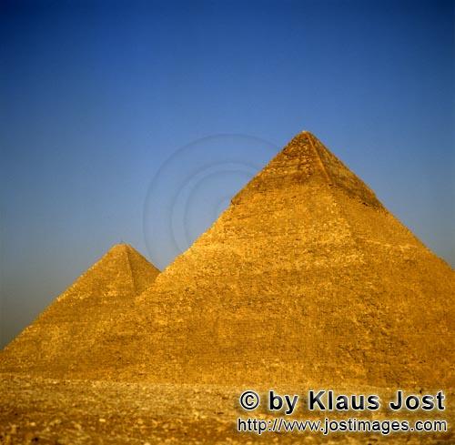 Pyramids Giza/Pyramiden Gizeh        Chephren und Cheops Pyramide        Die Chephren-Pyramide</b