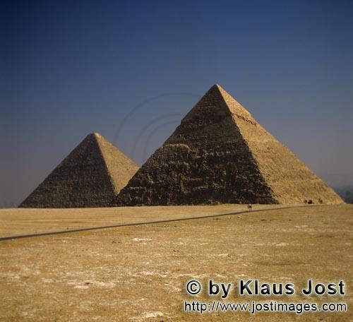 Pyramids Giza/Pyramiden Gizeh        Chephren und Cheops Pyramide         Die Chephren-Pyramide</