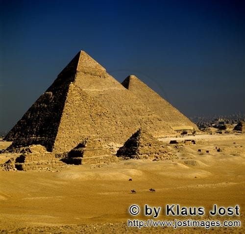 Pyramids Giza/Pyramiden Gizeh        Pyramiden Mykerinos, Chephren und Cheops        Im Vordergrund 