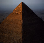 Die ersten Sonnenstrahlen erreichen die Chephren Pyramide