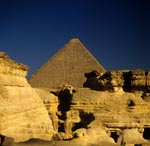 Cheops-Pyramide erhebt sich aus der Wueste